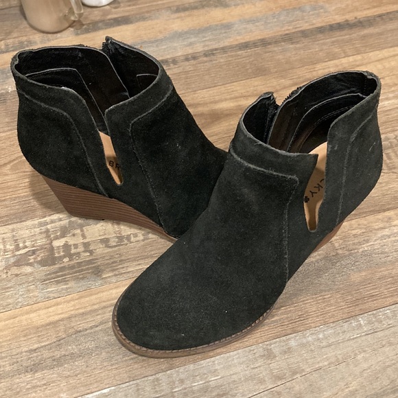 VGUC Black Suede Lucky Brand Zoila wedge bootie suede boots Size 5M - Picture 4 of 8